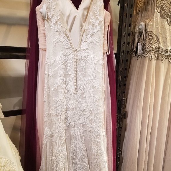 Wedding dress, Va Et Vien, mermaid style. - Picture 3 of 7